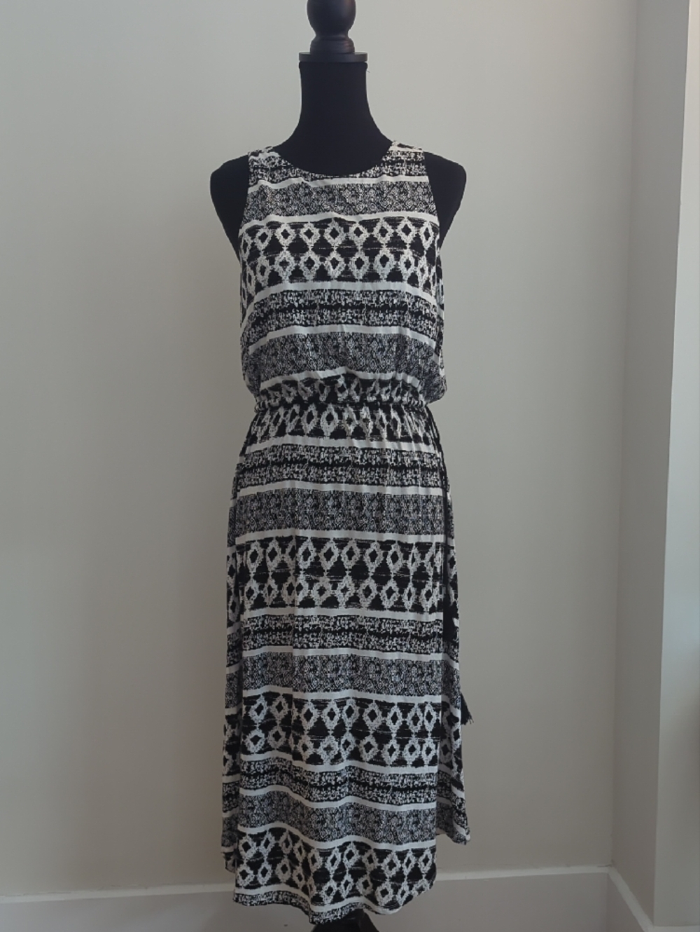 LOFT Ann Taylor MEDIUM TALL Black White Ikat Diamond Print Sleeveless Midi Dress